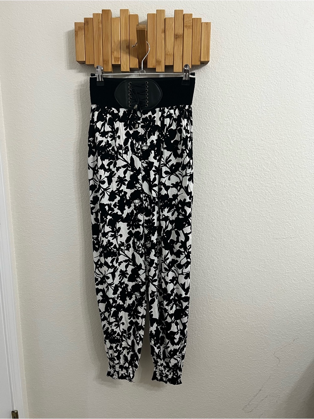 one 5 one Black & White Floral High-Waist Joggers